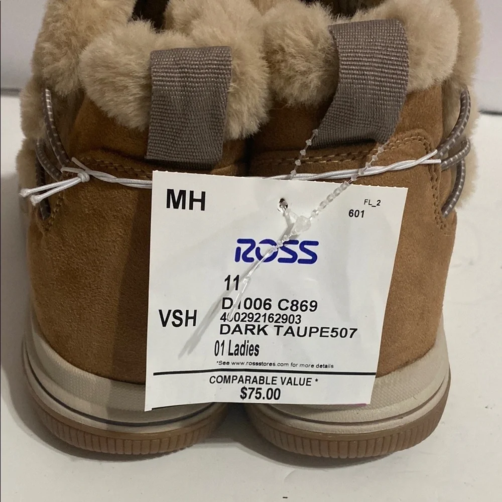 Clarks Women's Tan Ankle Boots with Faux Fur Lining Size 11